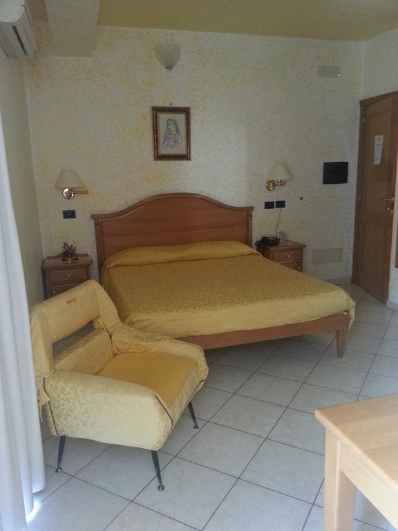 Hotel Mistef Falerna Quarto foto